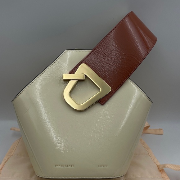 Danse Lente Full Set Mini Johnny Patent Leather Hexagonal Bucket Bag beige - Picture 11 of 12